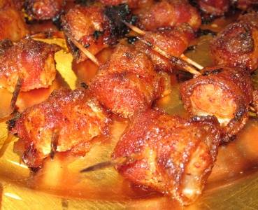 closeup of bacon wrapped chicken appetizer