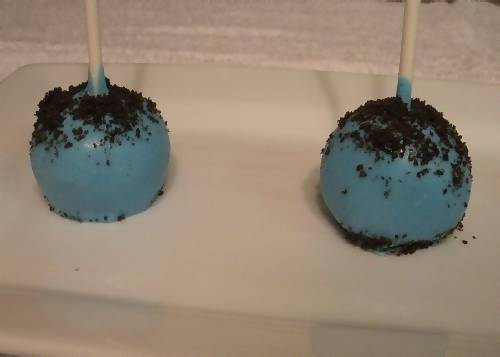 blue cake pops sprinkled with crushed oreos