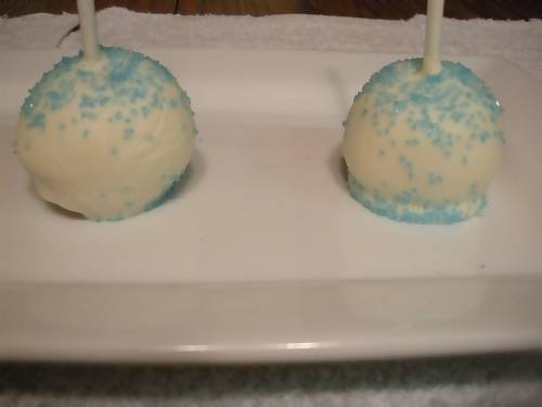 white cake pops with blue sprinkles