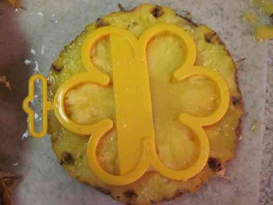 use flower cookie cutters to cut pinneaple