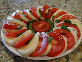 tomato mozzarella basil salad