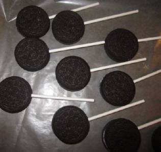 oreo cookie lolipops on wax paper