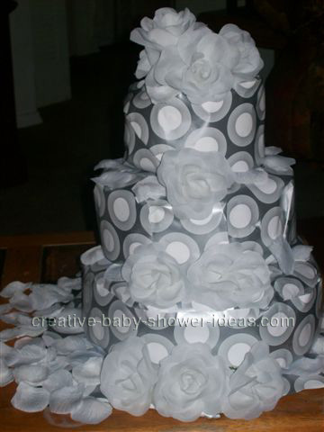 Retro diaper cake front of retro dots diaper cake