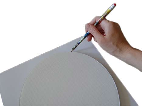 tracing a cardboard cake circle to make a cupcake stand