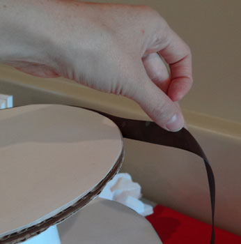 covering the edges of cupcake stand in ribbon